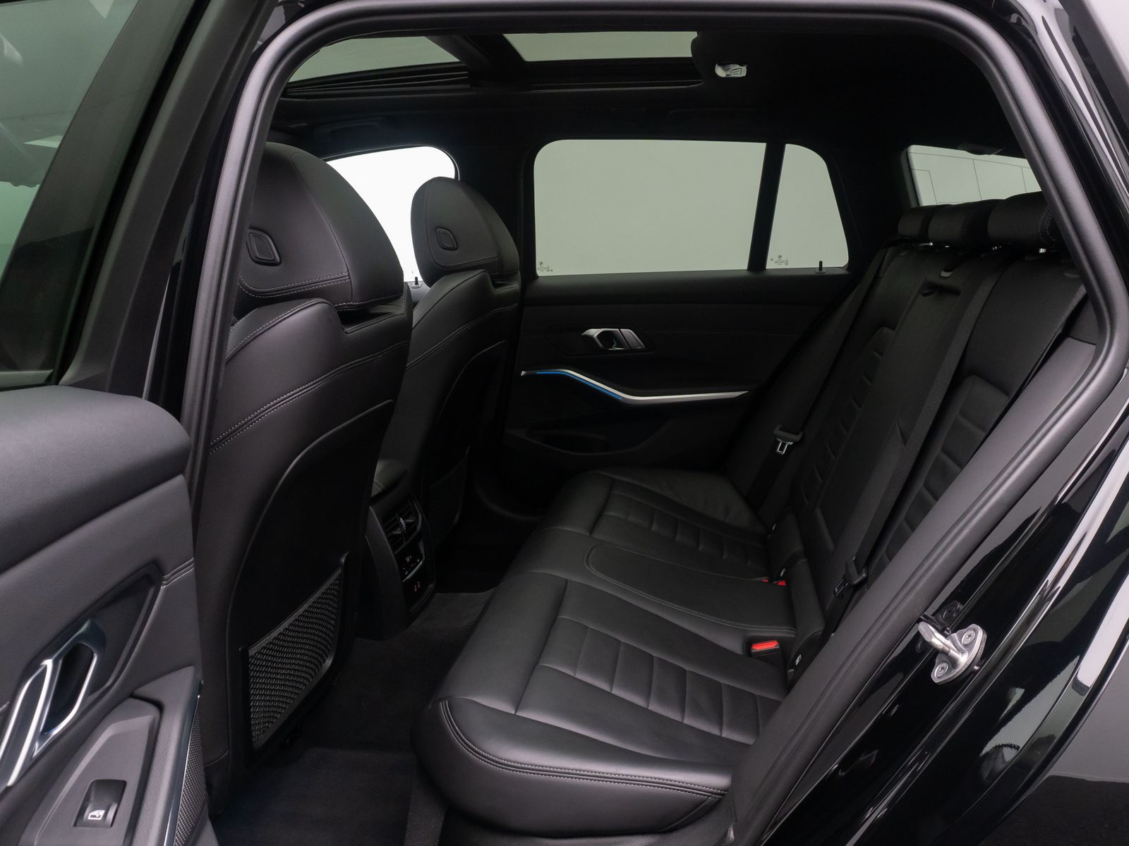 Fahrzeugabbildung BMW 330e M Sport DAB HiFi Laser HUD Panorama AHK 19"