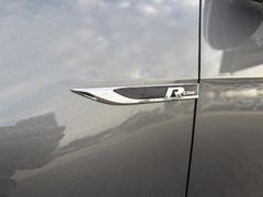 Fahrzeugabbildung Volkswagen Golf VII Variant 1.5 TSI Highline *PANO*R-LINE*