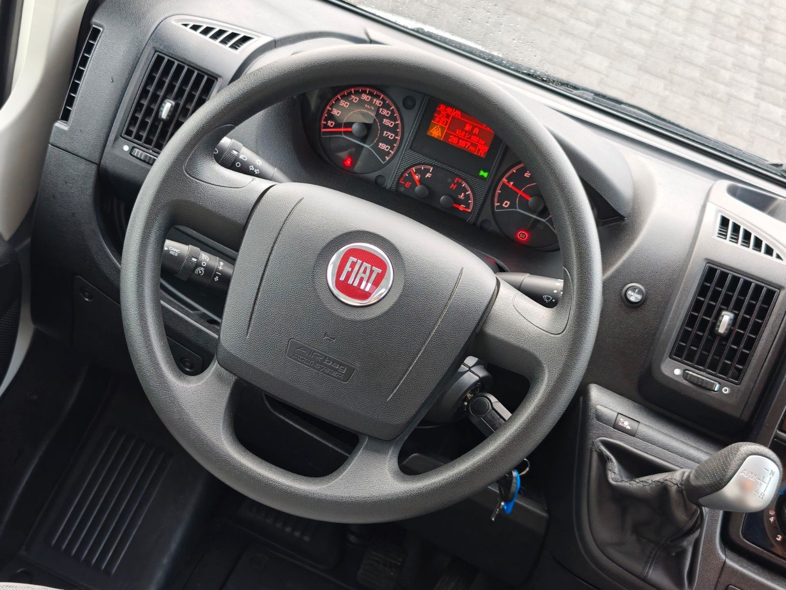 Fahrzeugabbildung Carado T-348 - Automatik, SAT, TV, 2x Solar, Hubbett -