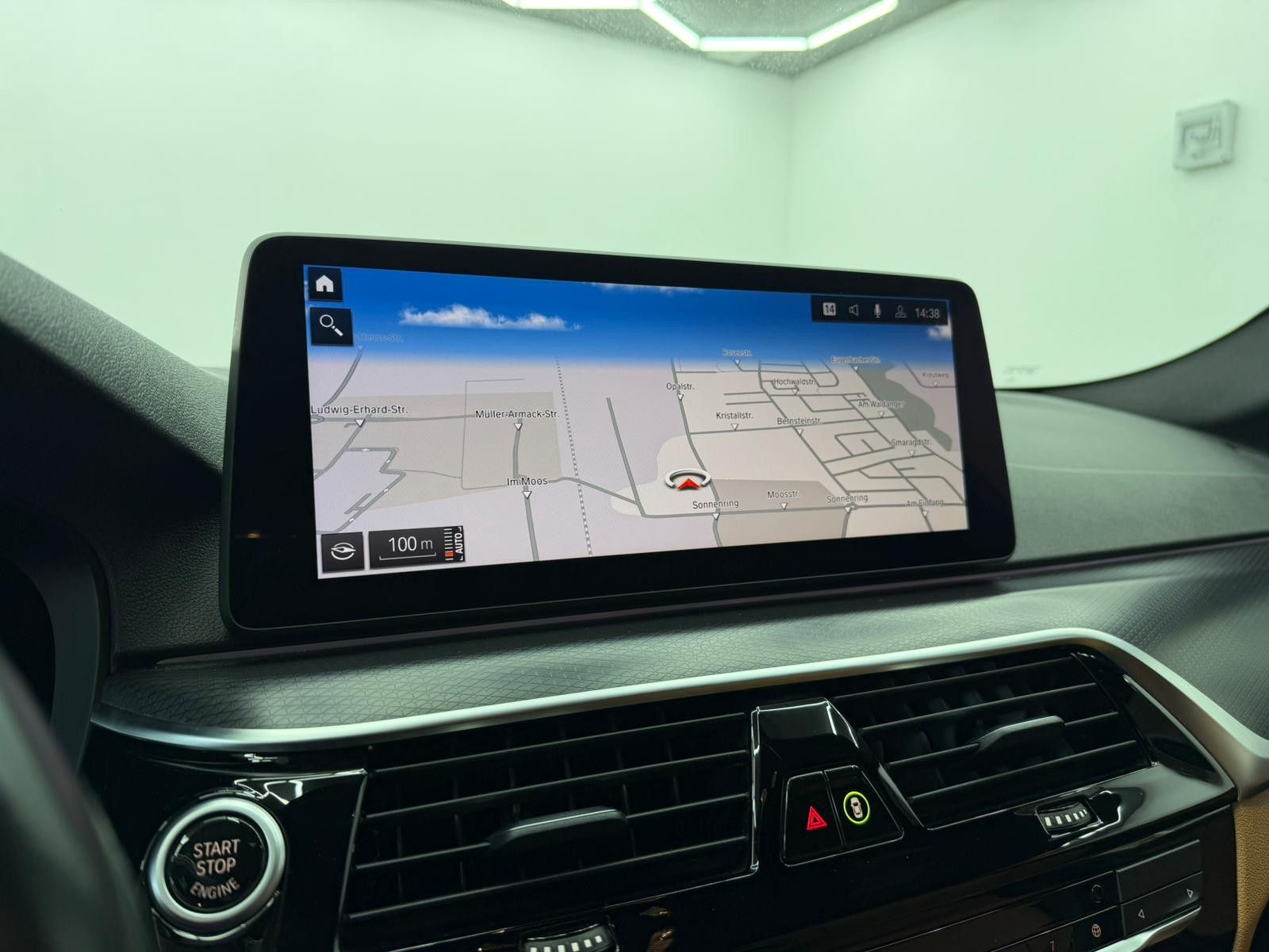 Fahrzeugabbildung BMW 530d M-SPORT/FACELIFT/LASER/ASSIST/STHZG/AHK