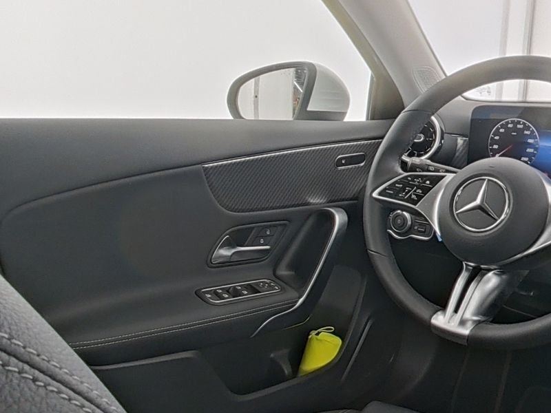 Fahrzeugabbildung Mercedes-Benz A 200 Progressive*LED*Kamera*Spurhalte*SHZ*Wide*