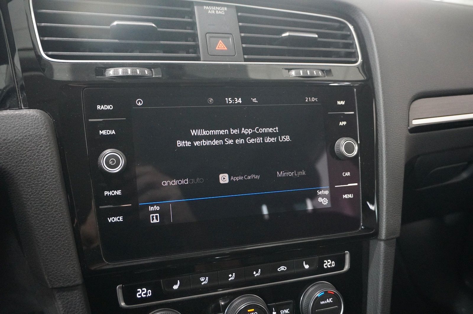 Fahrzeugabbildung Volkswagen Golf VII VARI. 1.5 TSI HIGHLINE NAVI/SPORT/AHK
