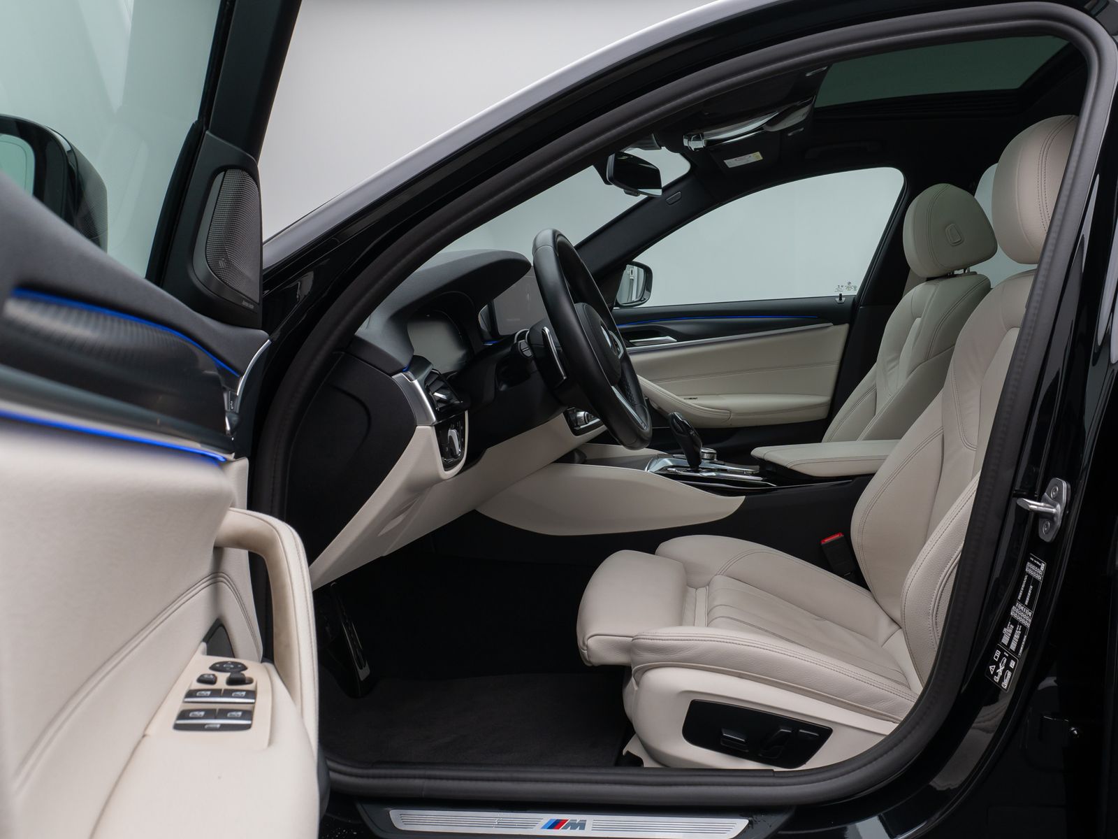 Fahrzeugabbildung BMW 540i xD M Sport Glasdach Kamera HUD DAB H/K 19"