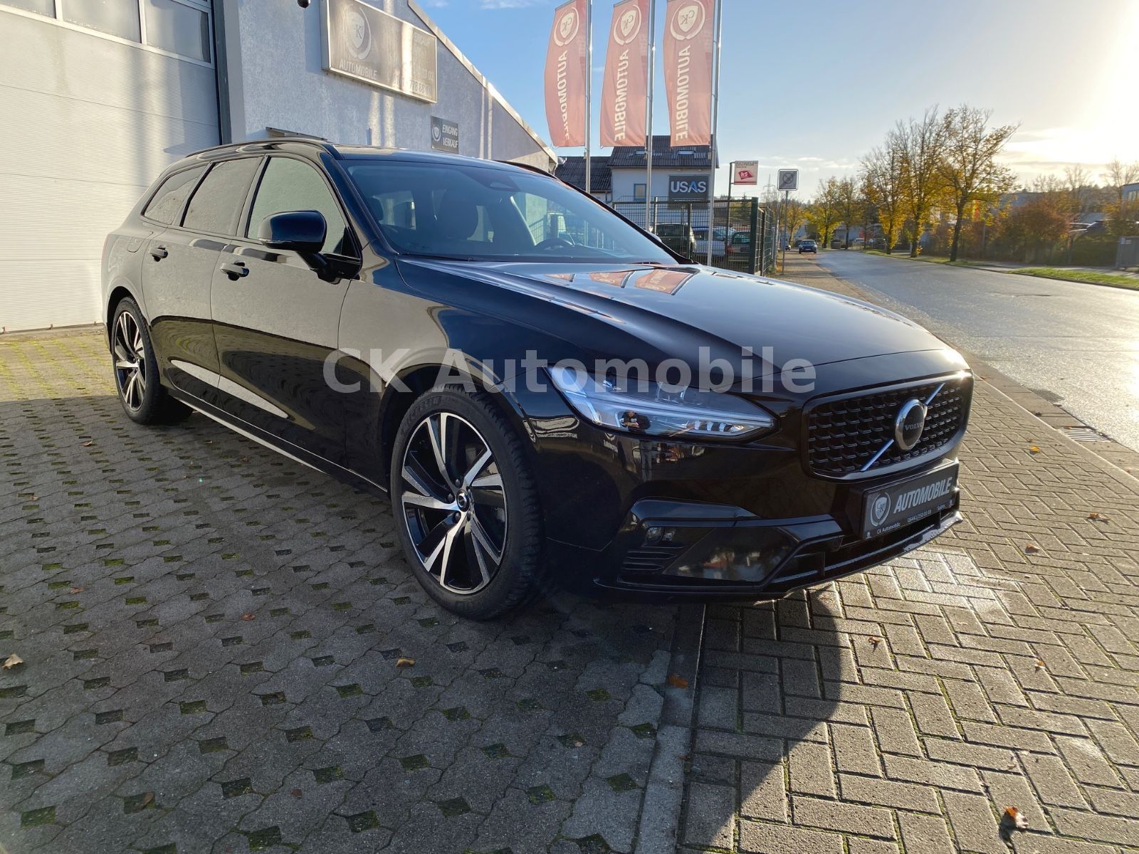Fahrzeugabbildung Volvo V90 B5 Ultimate Dark AWD/BLIS/Pano/Head-Up/AHK