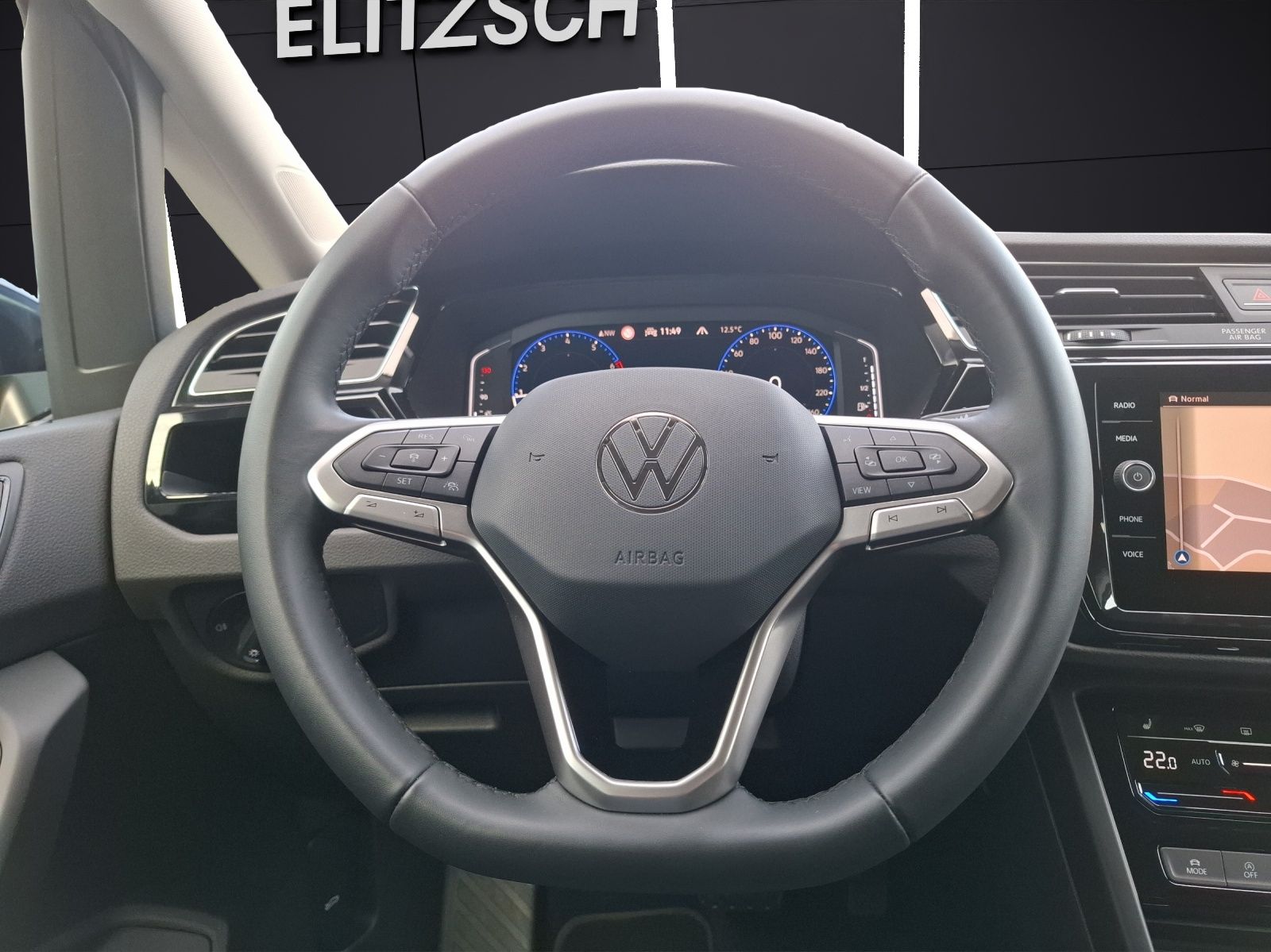 Fahrzeugabbildung Volkswagen Touran TSI Comfortline DSG R-Line LED Navi AID A