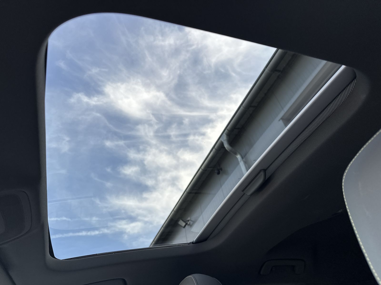 Fahrzeugabbildung Audi A3 SpB 40 TFSI e NAV+LED+PANO+CARPLAY+V-COCKPIT