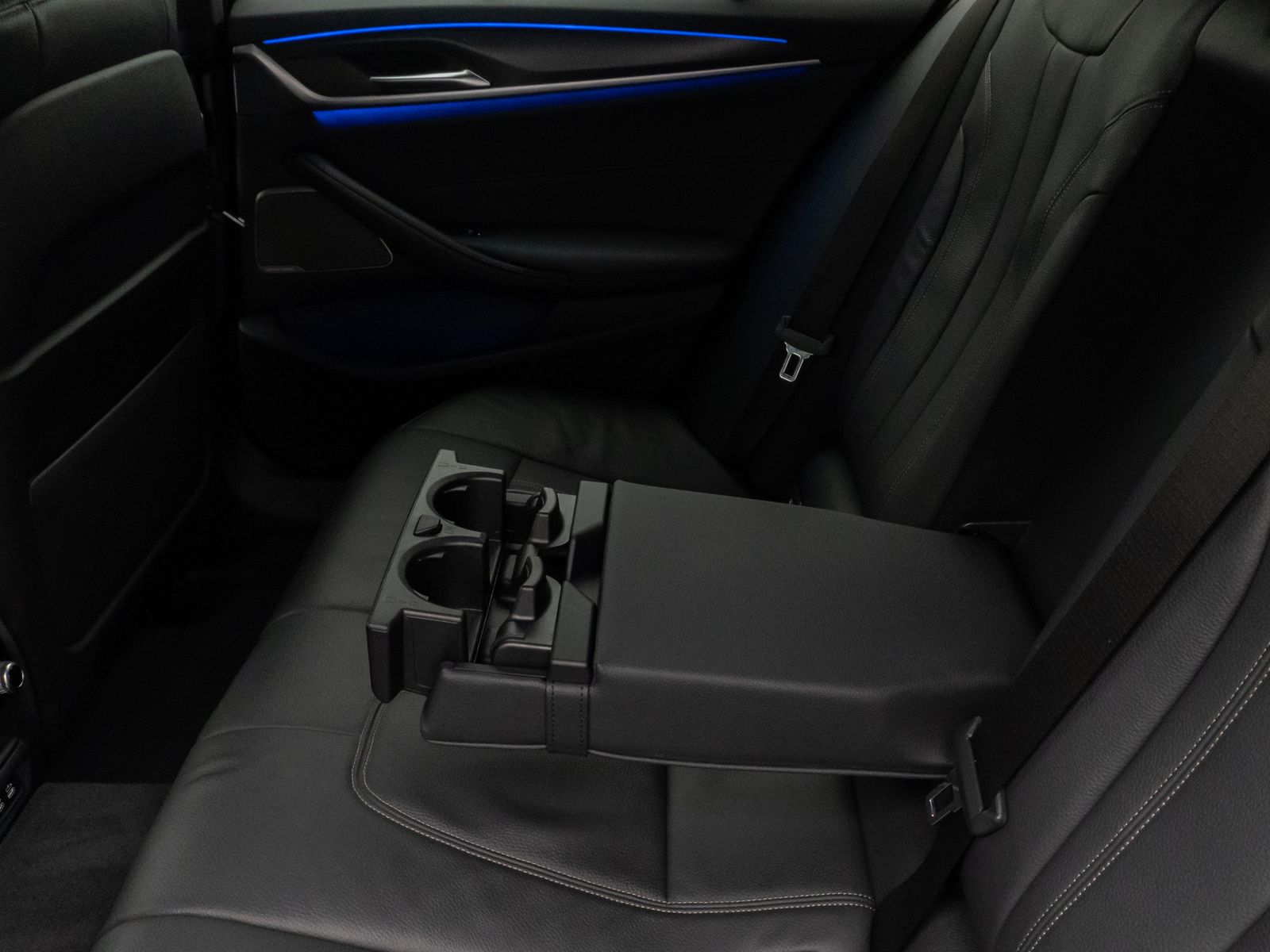 Fahrzeugabbildung BMW 530d M Sport 360°DAB H/K Massage Alarm 19Zoll