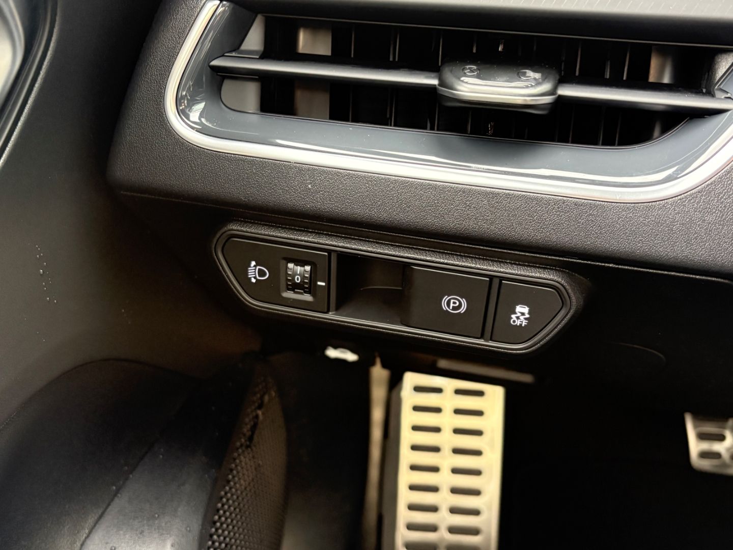 Fahrzeugabbildung Kia K4 1.6 T-GDI 132 kW GT-Line Sitzklima Memory 360