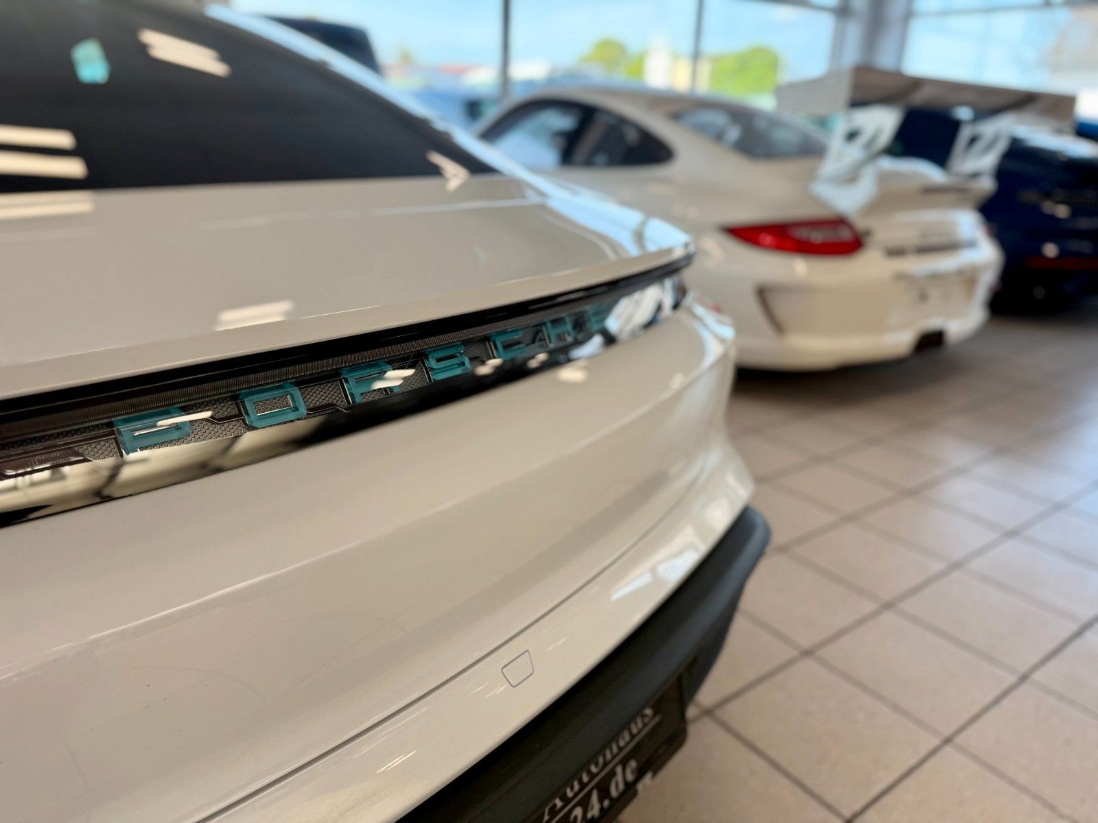 Fahrzeugabbildung Porsche Taycan Performance/Luftfederung/Panorama/HeadUP