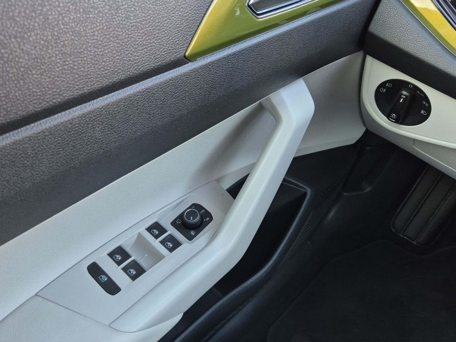 Fahrzeugabbildung Volkswagen Taigo 1.0 TSI Style DSG Matrix RFK SHZ ACC APP