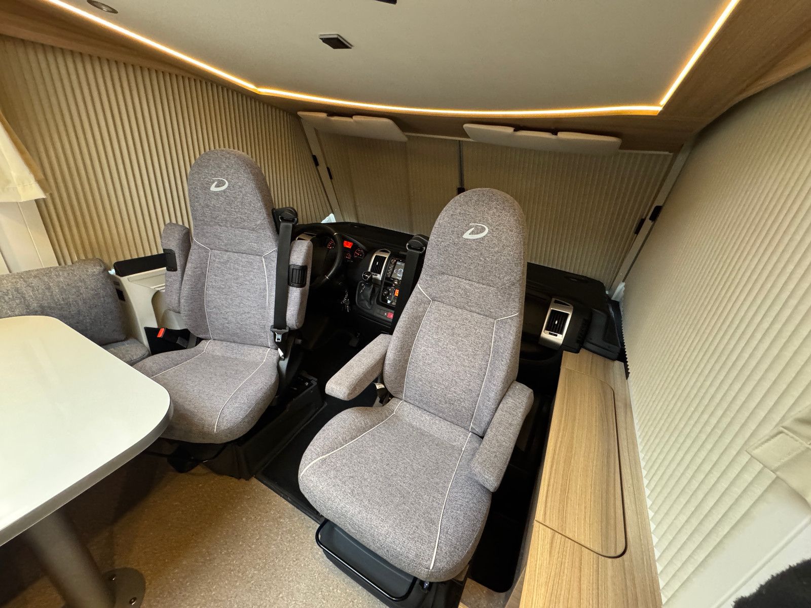 Fahrzeugabbildung Dethleffs Globebus I 006 GT PAKET WHITE 9GT SAT DACHKLIMA