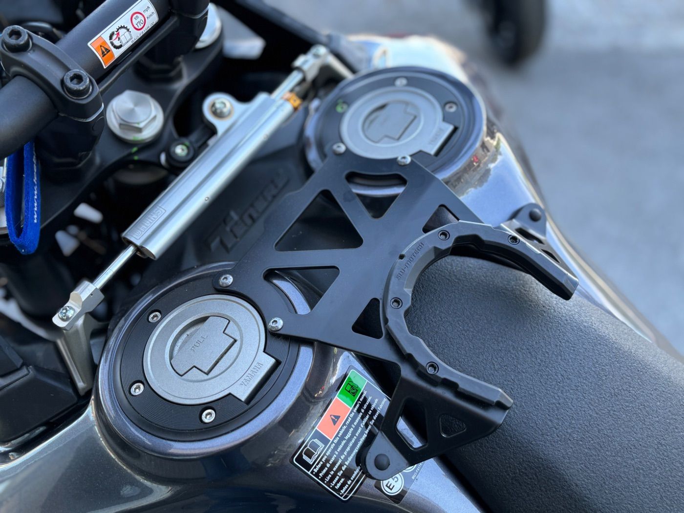 Fahrzeugabbildung Yamaha XTZ 700 Tenere World Raid Modell 2024 Akrapovic