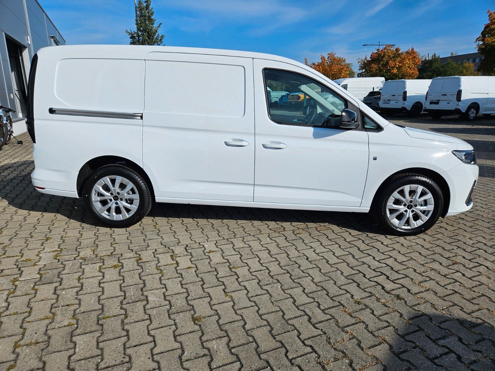 Fahrzeugabbildung Ford Transit Connect Limited L2 Kasten