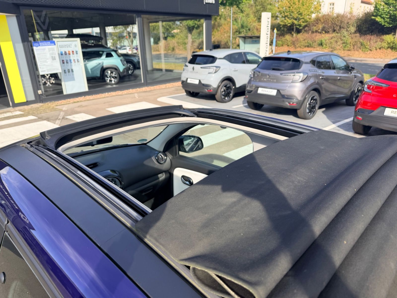 Fahrzeugabbildung Renault Twingo Intens "AUTOMATIK / FALTDACH / 1.HAND"