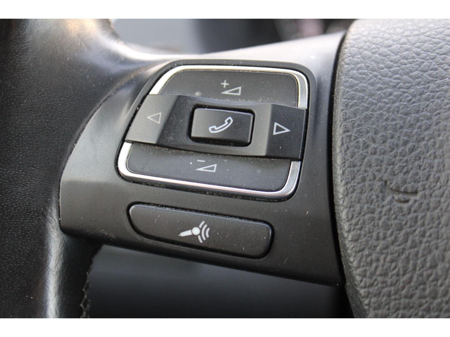 Fahrzeugabbildung Volkswagen Caddy Kombi Cross BMT AHK-abnehmbar Mehrzonenkli