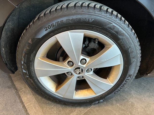 Skoda Octavia Combi Soleil *ACC*NAVI*PDC*SZHZ*APPLE*