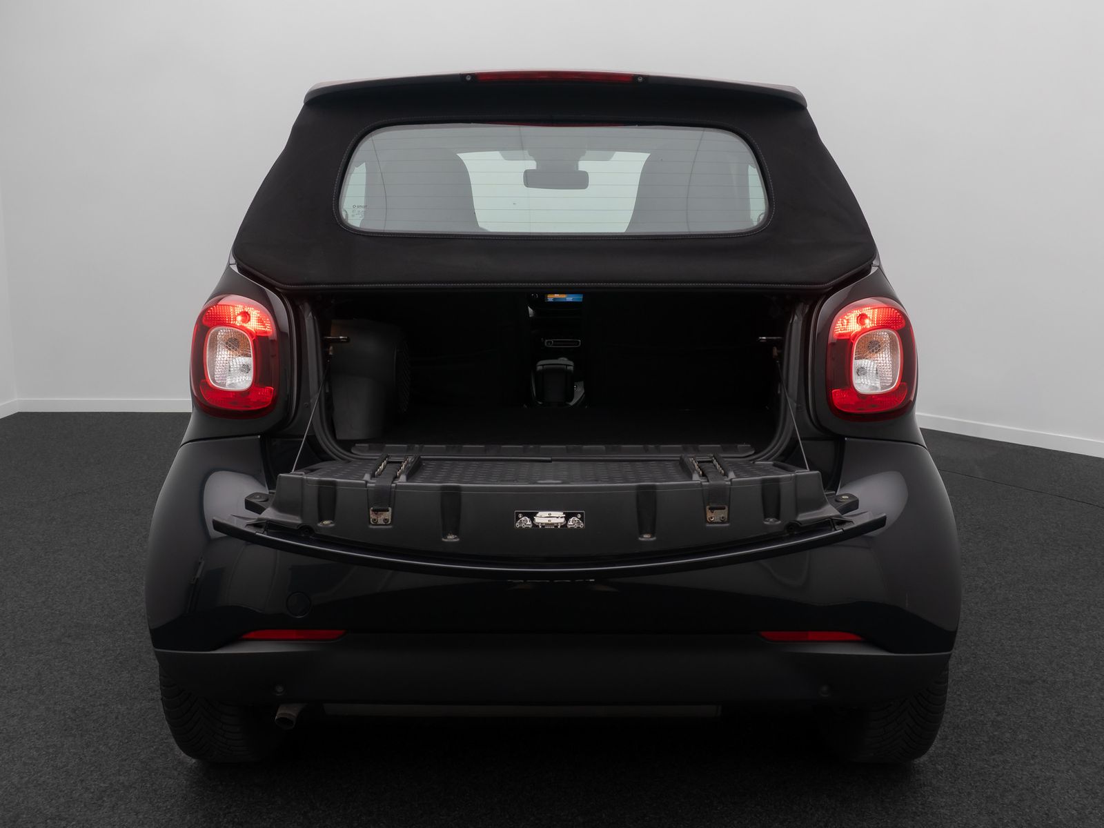 Fahrzeugabbildung Smart ForTwo Cabrio Tempomat Navi JBL Sitzhzng KlimaAT