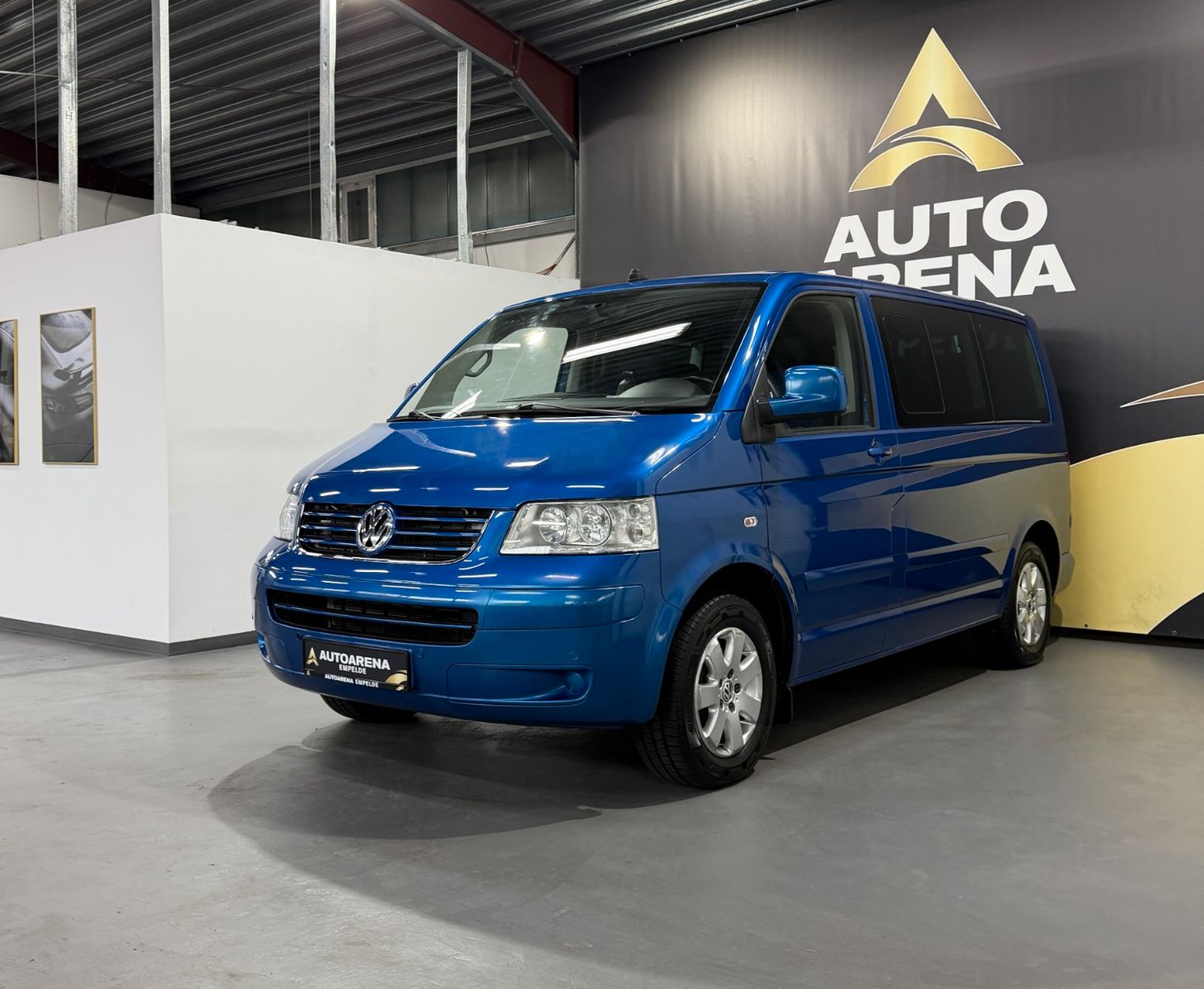 VOLKSWAGEN T5 MULTIVAN COMFORTLINE 2.5 TDI 131 CH – 7 PLACES – SIÈGES PIVOTANTS – BANQUETTE COUCHETTE – CLIM 3 ZONES – 181 000 KM