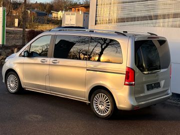 Mercedes V 220 - 2
