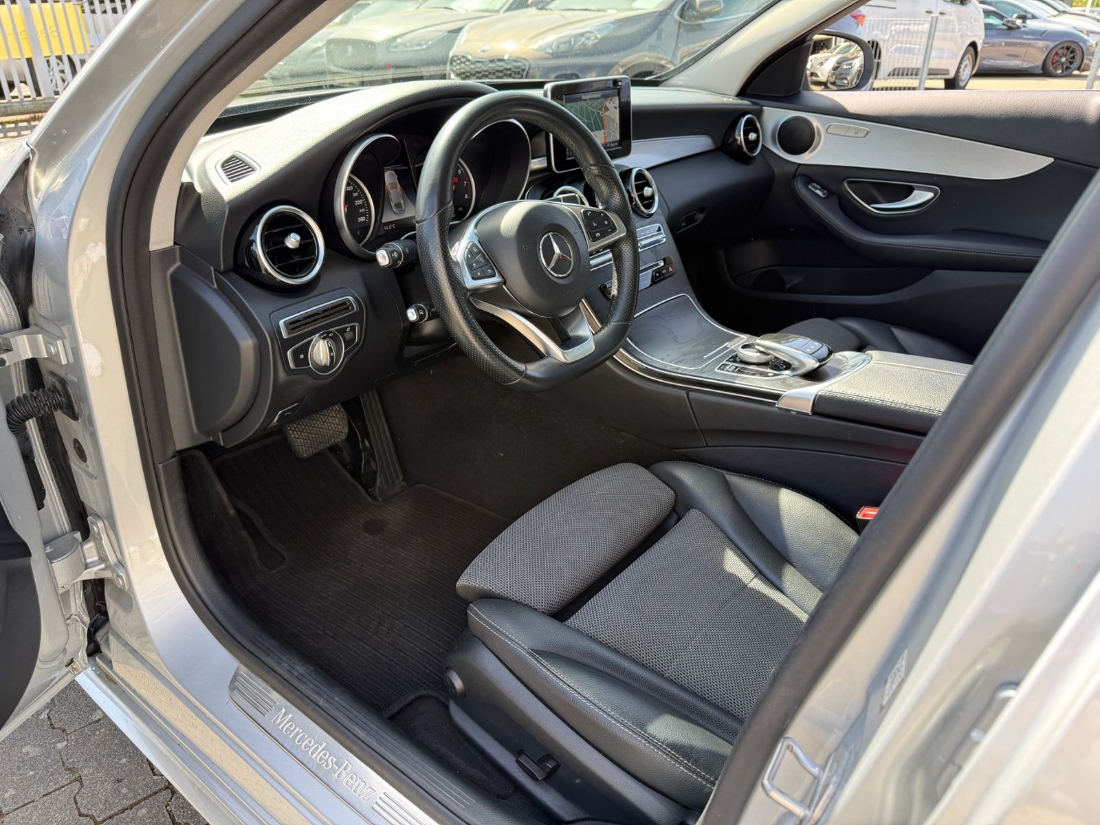 Fahrzeugabbildung Mercedes-Benz C 200 9G-TRONIC AMG Line DISTR. NAVI LED