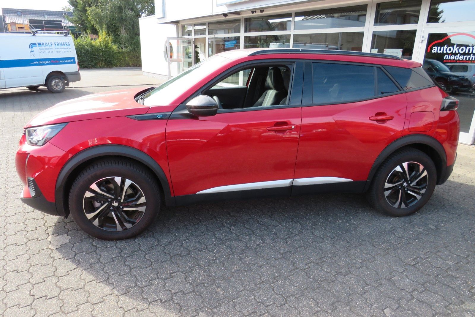 Fahrzeugabbildung Peugeot 2008 e- ALLURE NAVI GRA APP-CON SITZH. PDC 1.HD