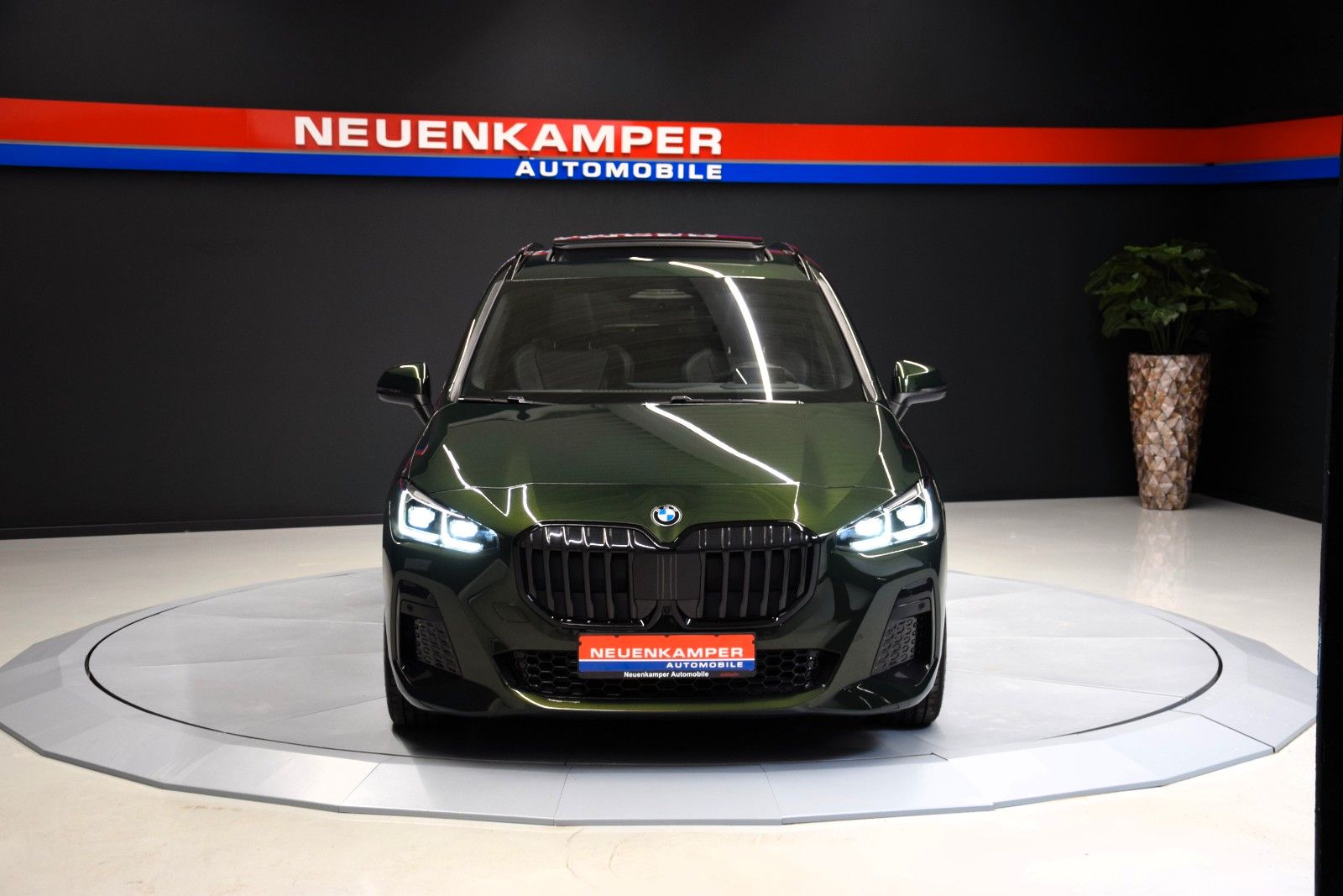 Fahrzeugabbildung BMW 218 i Active Tourer M Sport HuD Leder Pano AHK