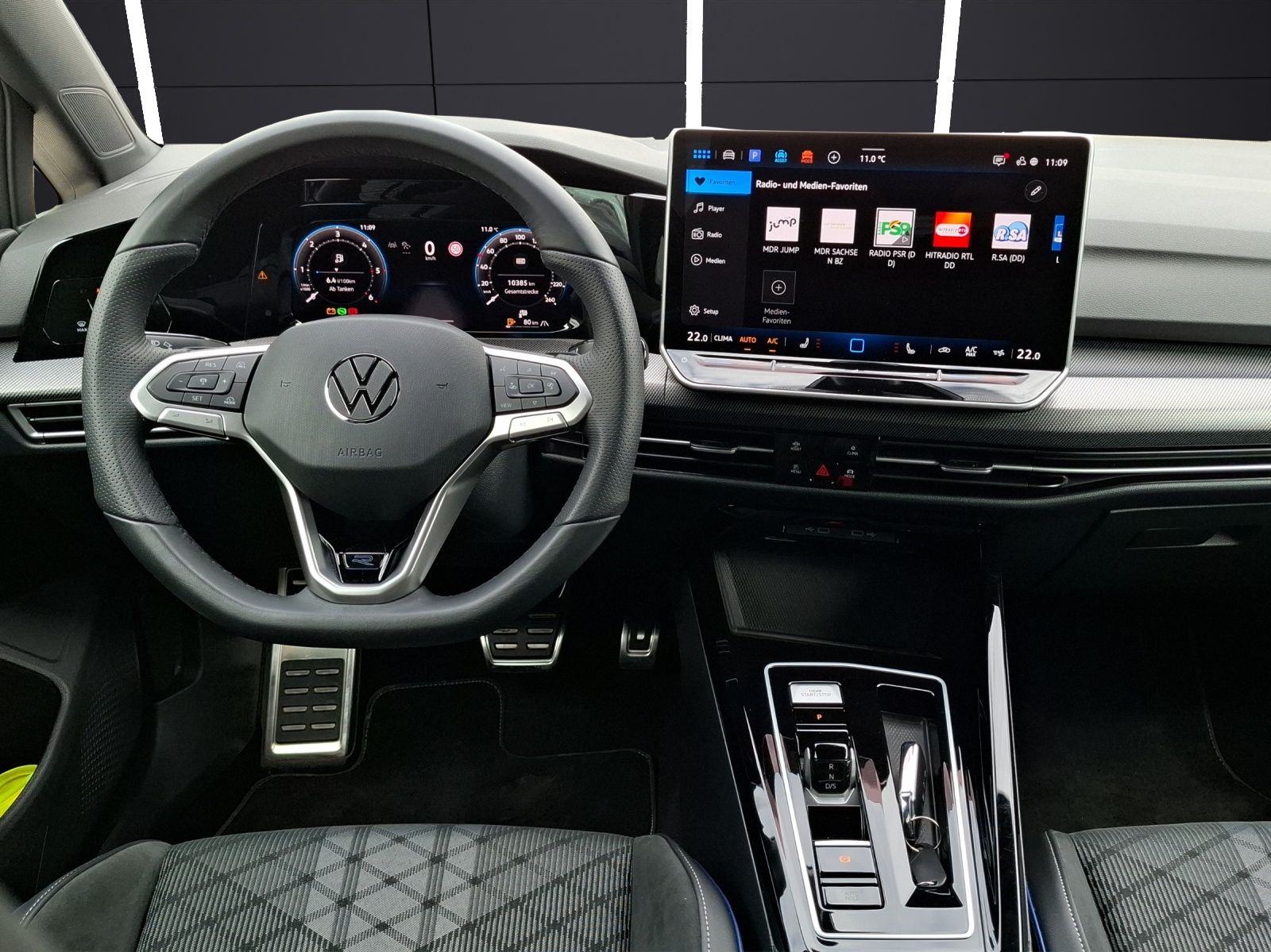Fahrzeugabbildung Volkswagen Golf VIII Variant TDI R-Line DSG LED Navi AID AC