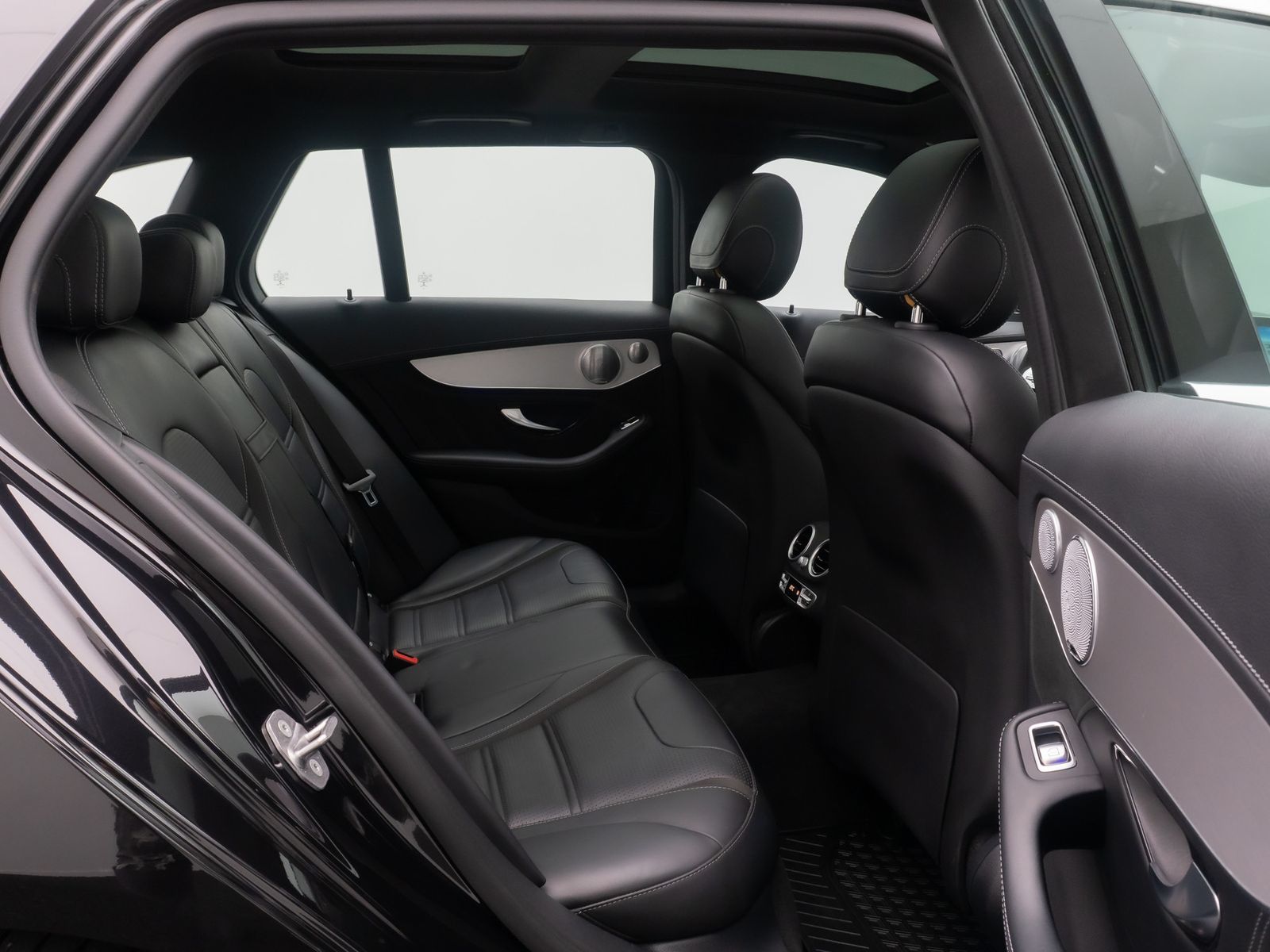 Fahrzeugabbildung Mercedes-Benz C 63 AMG Panorama DAB Burmester Komfort Voll