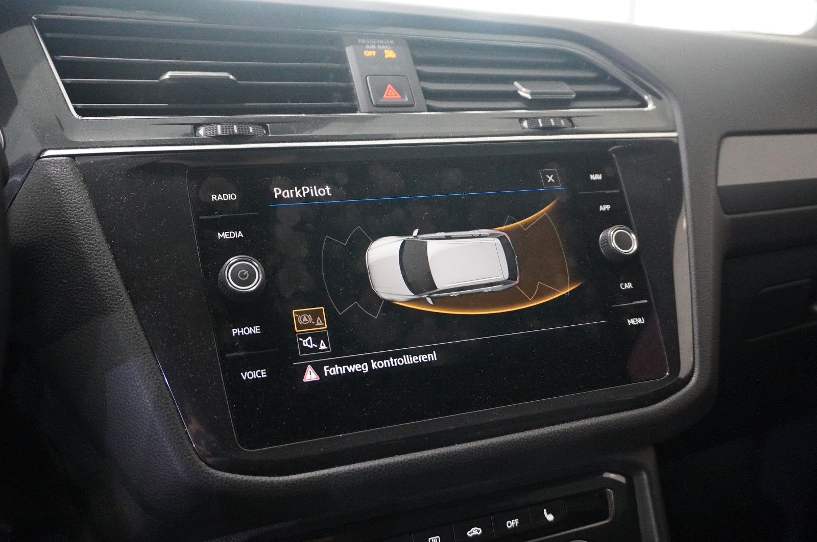 Fahrzeugabbildung Volkswagen Tiguan Allspace 2.0D R-LINE 4M NAVI/SH/SPORT/AHK