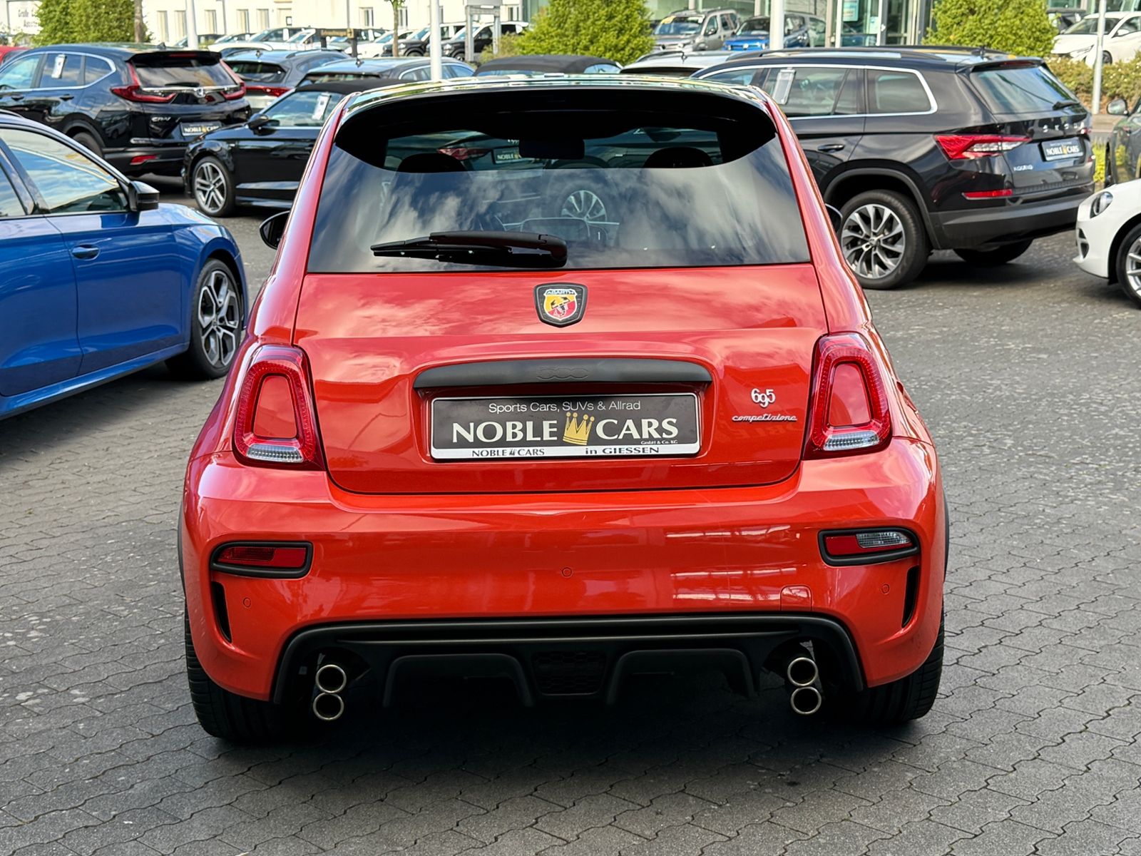 Fahrzeugabbildung Abarth 695 Competizione BEATS NAVI SABELT