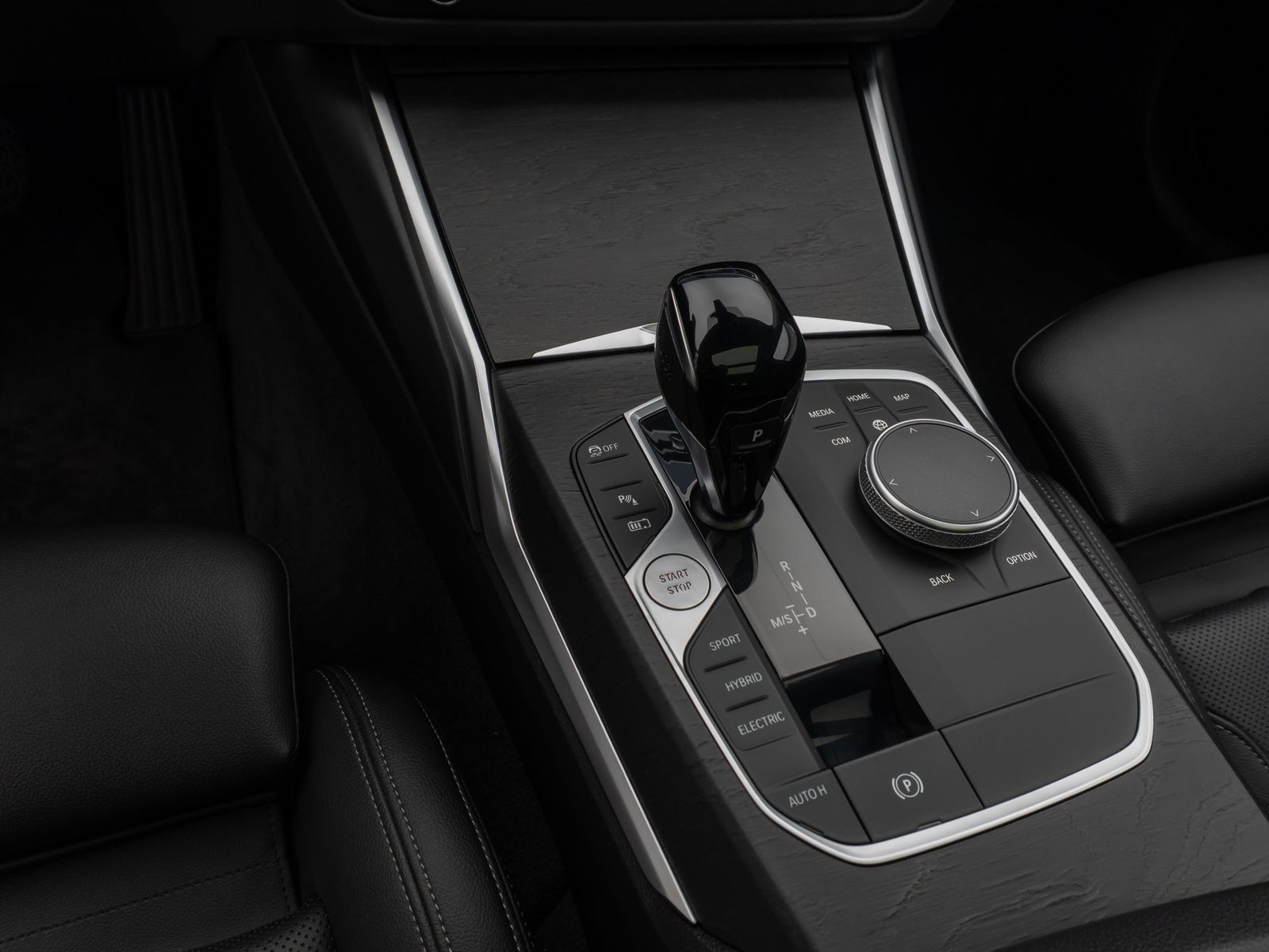Fahrzeugabbildung BMW 320e Luxury Line Panorama Kamera DAB AHK Alarm