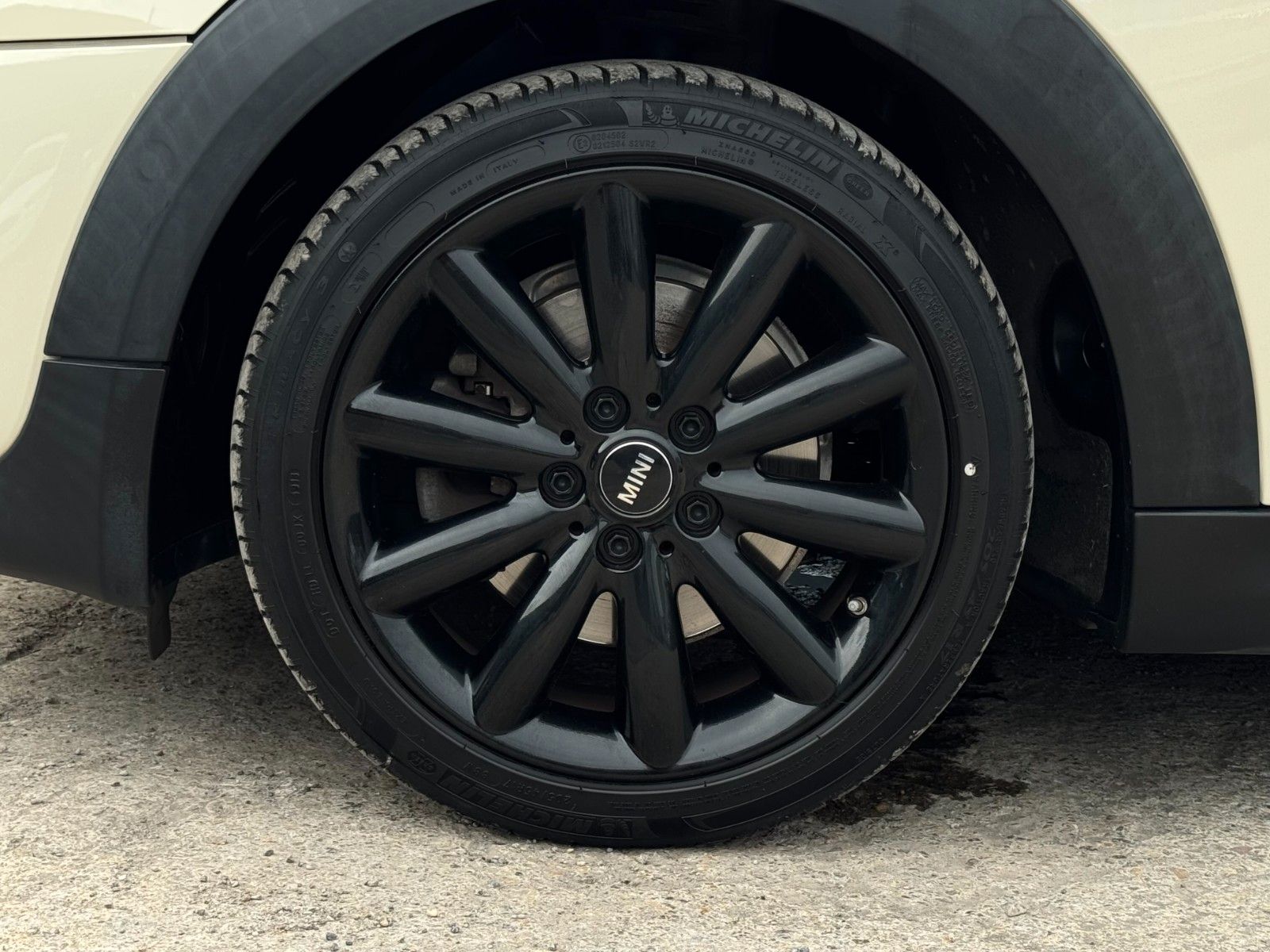 Fahrzeugabbildung MINI Cooper S Panoramadach Tempomat SHZ PDC BLT