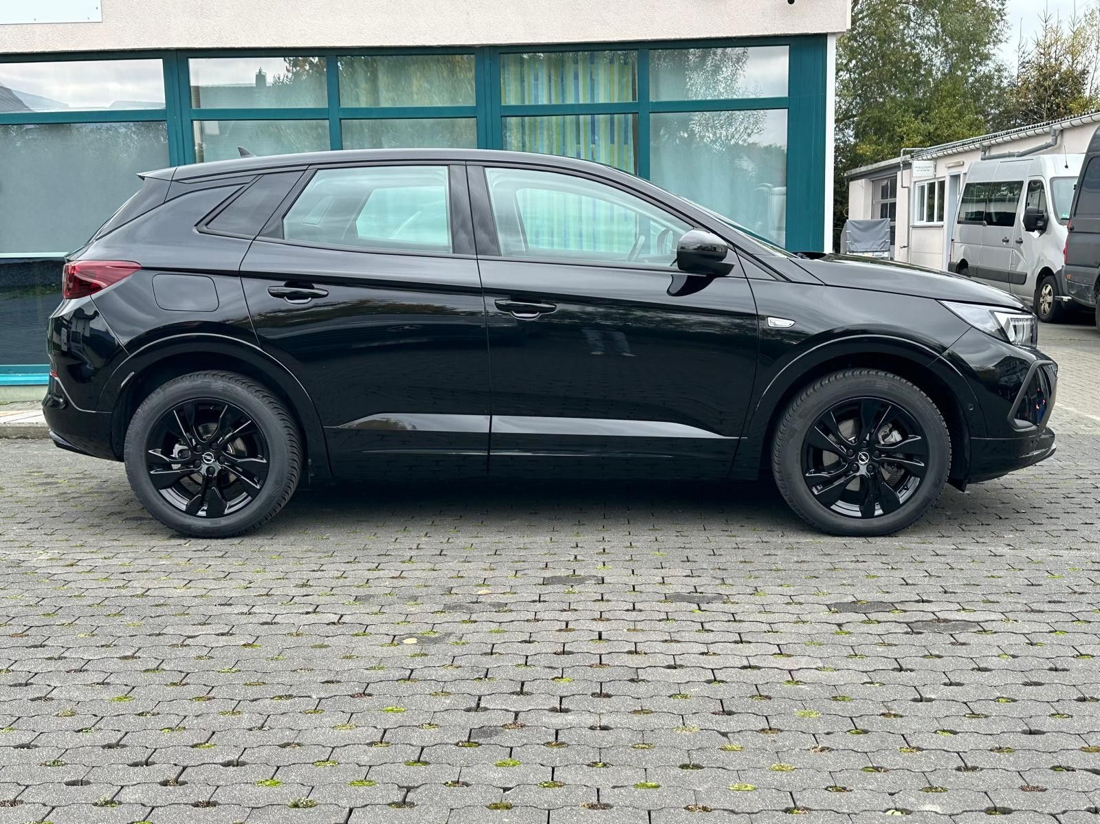 Fahrzeugabbildung Opel Grandland 1.2 GS Line VIRTUAL+LED+KAM+TEMPO+SHZ+