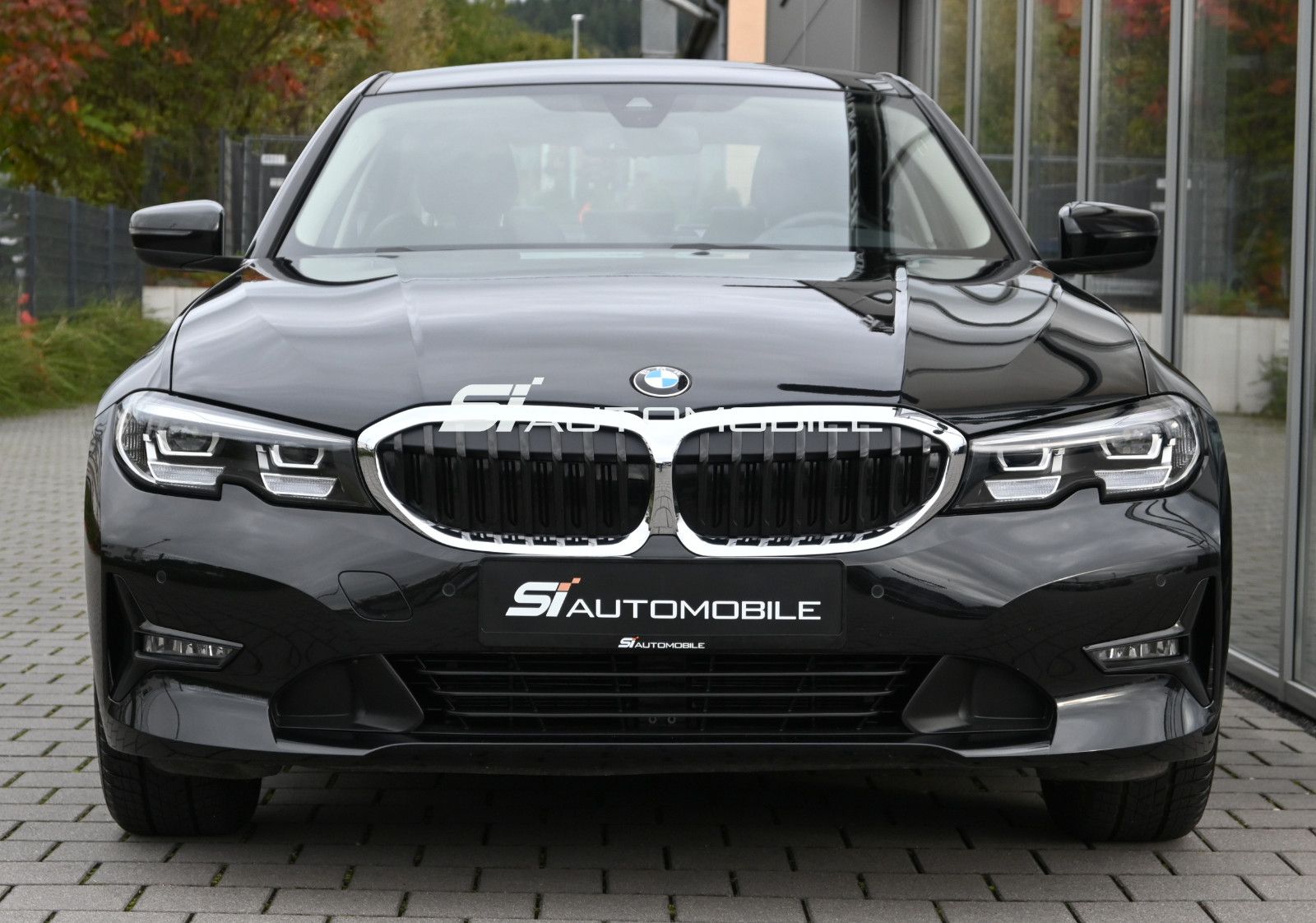 Fahrzeugabbildung BMW 330i Aut. °DR.+PARK.ASSIST°LIVE C.PROF°SPORTSITZ