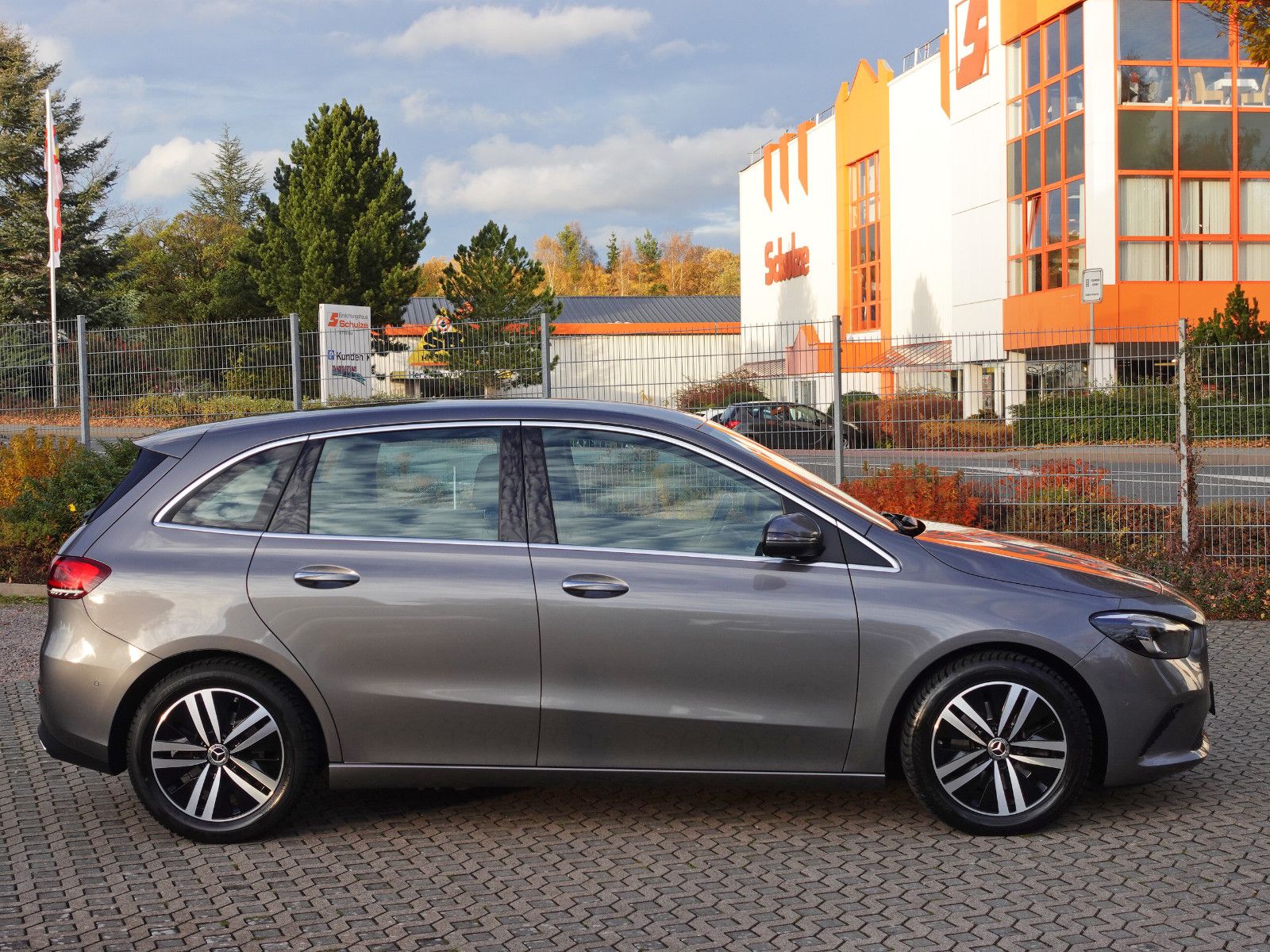 Fahrzeugabbildung Mercedes-Benz B 220 4MATIC 7G-DCT Progressive MBUX AHK Assist.