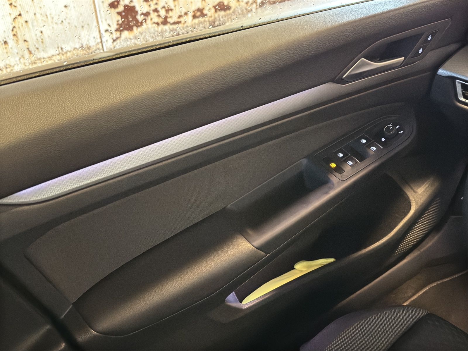 Fahrzeugabbildung Volkswagen Golf VIII Variant eTSI Active DSG LED ACC SH Nav
