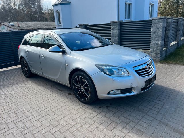 Opel Insignia A Sports Tourer Edition TÜV 08/2026