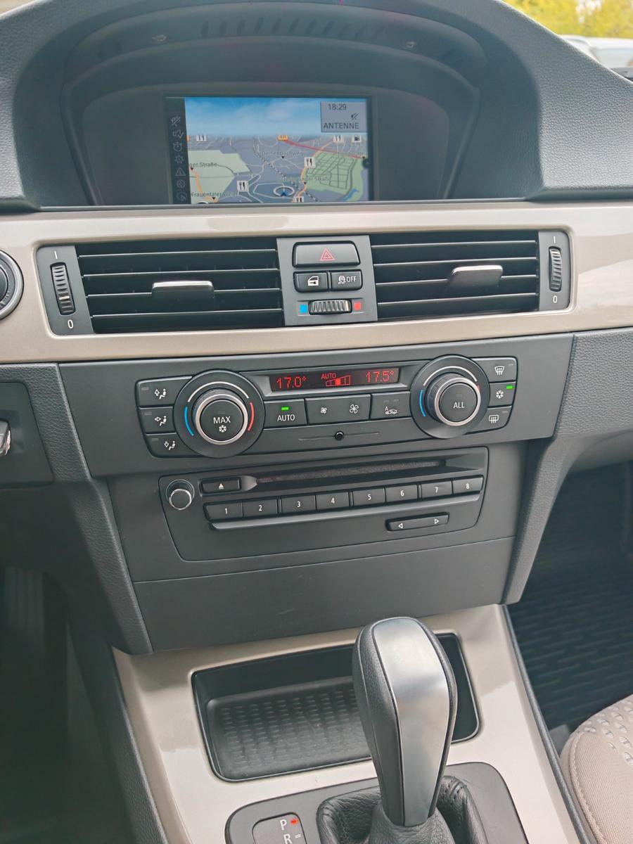 BMW 318 2011 — photo 31