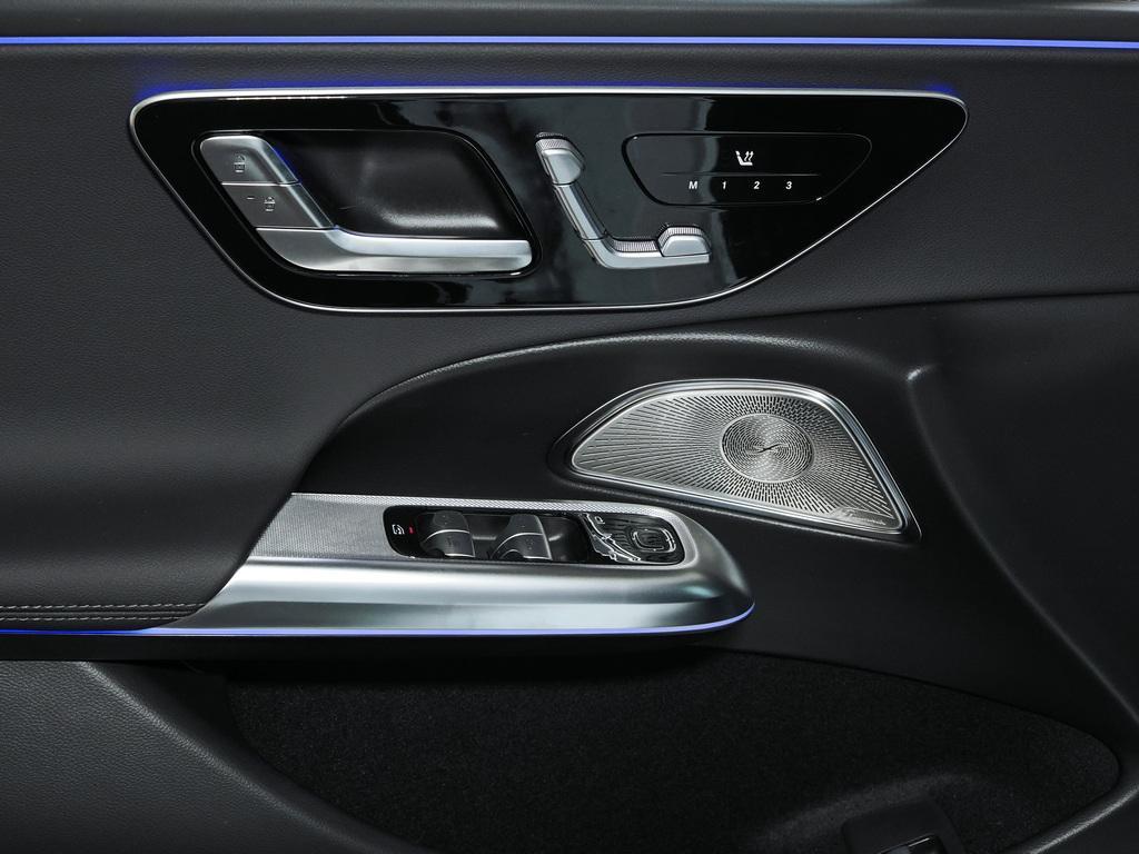 Mercedes-Benz E 220 d T AMG NIGHT PANO DISTRONIC 4D-SOUND