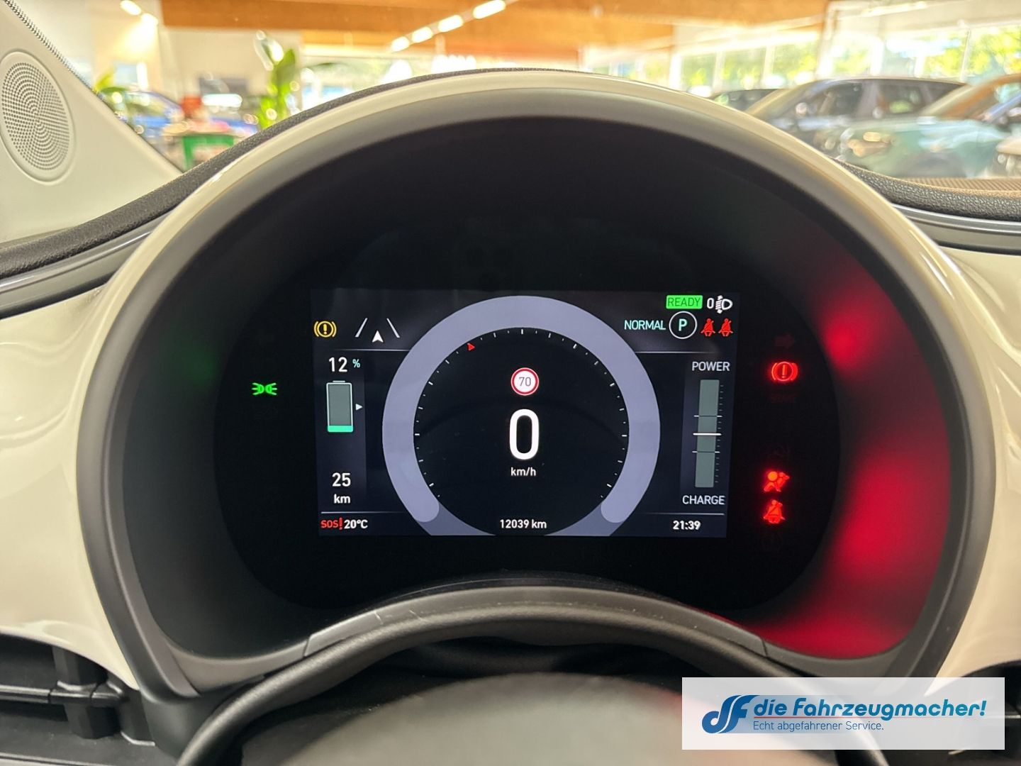 Fahrzeugabbildung Fiat 500 e Apple CarPlay Android Auto Klimaautom Fah