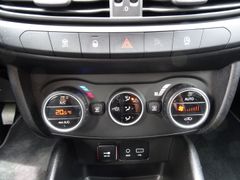 Fahrzeugabbildung Fiat Tipo Hatchback Lounge Navi Kamera Alu PDC