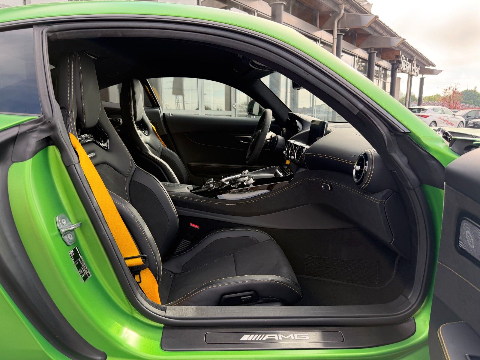 Fahrzeugabbildung Mercedes-Benz AMG GT R Keramik+Carbon+Distr+Night+RFK