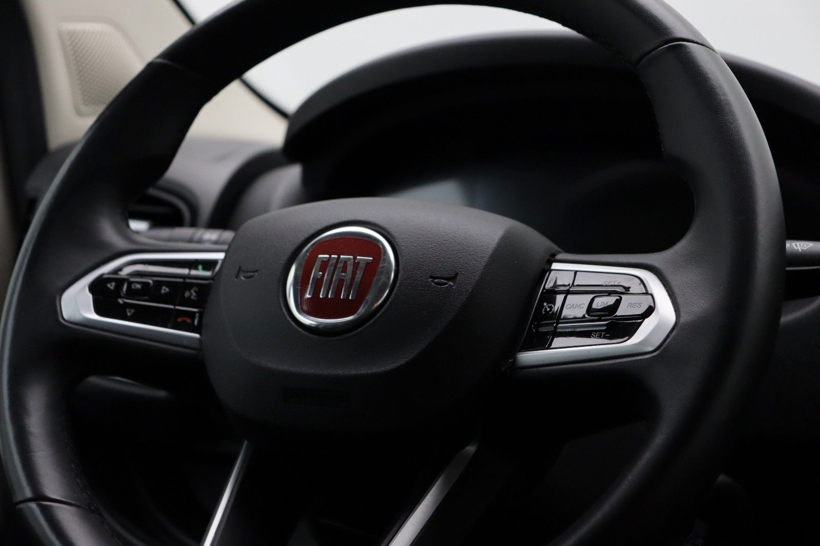 Fahrzeugabbildung Fiat Ducato 30 L1H1 2.2 Panorama - Komfort-Fahrersitz