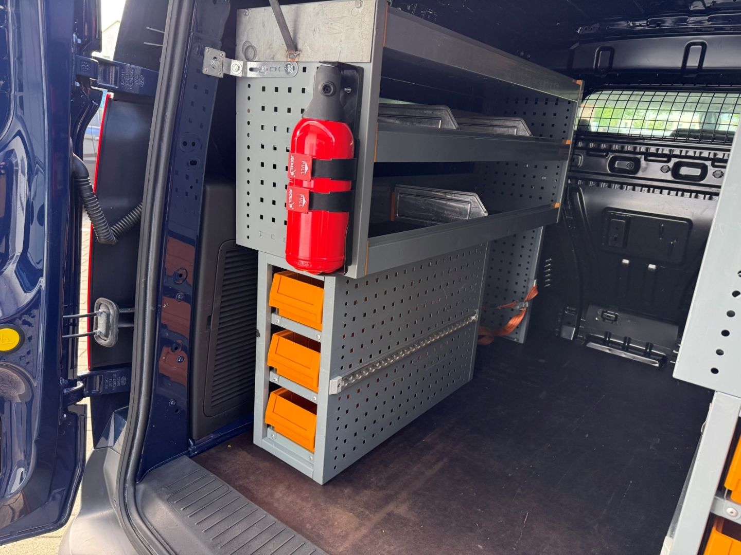 Fahrzeugabbildung Ford Transit Connect Kasten Trend AHK  Regalsystem PD