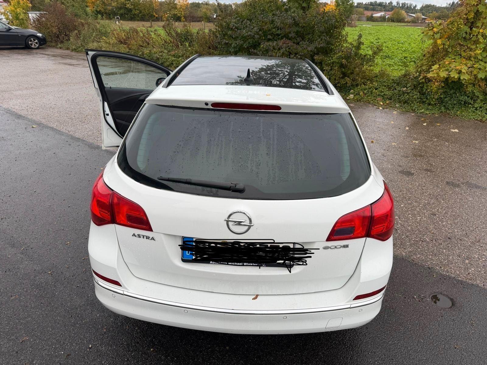 Opel Astra 2015 — interior