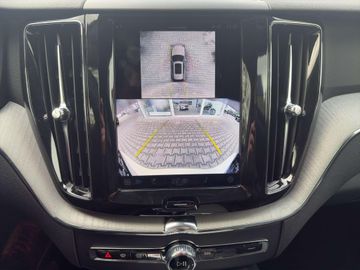 Volvo XC60 B5 AWD Plus Dark