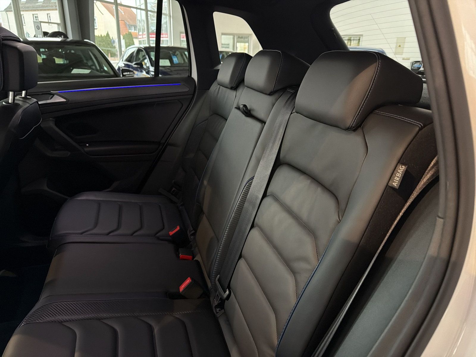 Tiguan R 4M Navi PANO Harman Akrapovic R