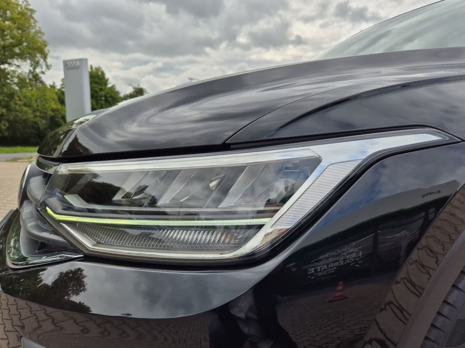 Fahrzeugabbildung Volkswagen Tiguan TSI United DSG LED Navi AID ACC Park-Assi