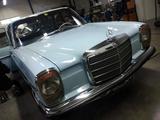 Mercedes-Benz 200/8 - blaue Mercedes-Benz 200