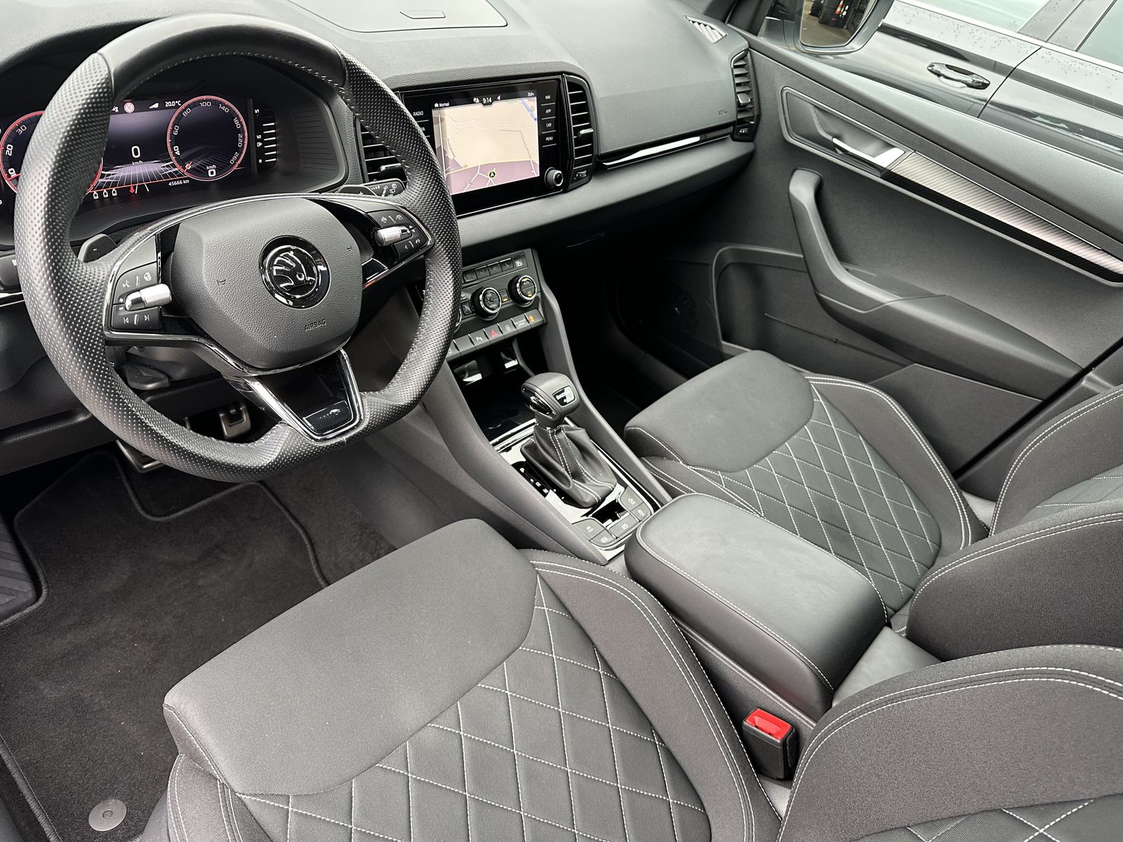 Fahrzeugabbildung SKODA Karoq 2.0 TSI 4x4 DSG Sportline NAV+LED+VCOCKPIT
